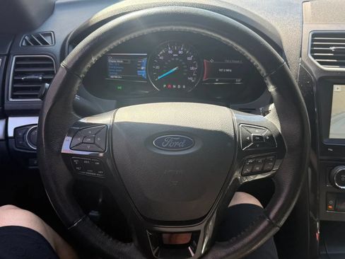 Used 2018 Ford Explorer XLT w/ Equipment Group 202A FWD image 21
