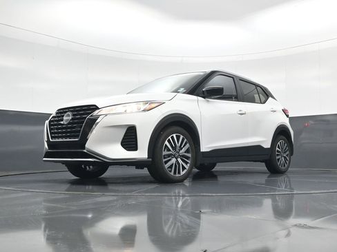 Used 2024 Nissan Kicks SV image 17