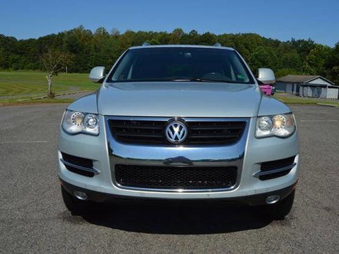 Used 2009 Volkswagen Touareg VR6 image 1