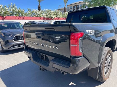 Used 2024 Toyota Tacoma TRD Sport w/ TRD Sport Upgrade Package image 4
