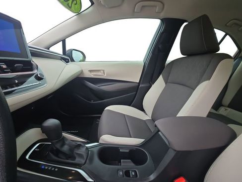 Used 2025 Toyota Corolla LE FWD image 11