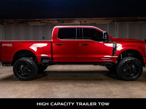 Used 2025 Ford F250 Platinum w/ Platinum Plus Package image 11