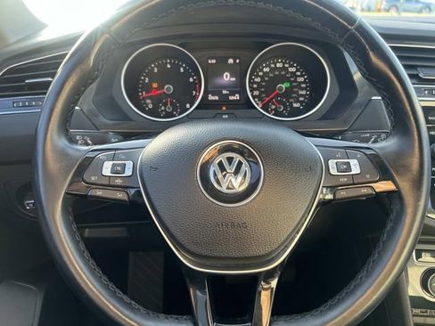 Used 2019 Volkswagen Tiguan SE w/ Panoramic Sunroof Package image 15