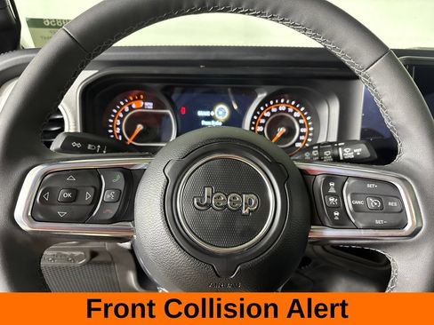 Used 2026 Jeep Wrangler Unlimited Sahara AWD/4WD image 14