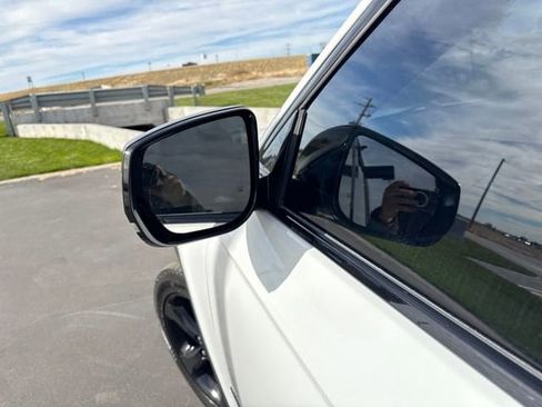 Used 2023 Jeep Grand Cherokee Limited w/ Black Appearance Package image 28