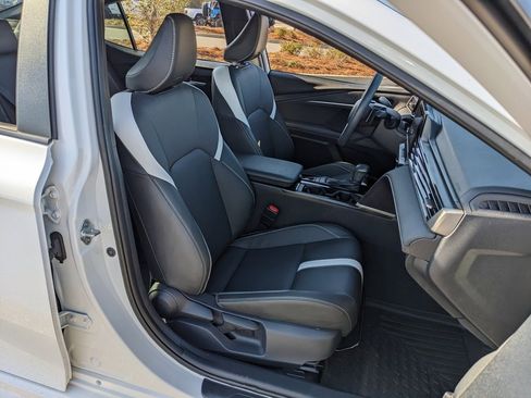 Used 2025 Toyota Camry SE image 43