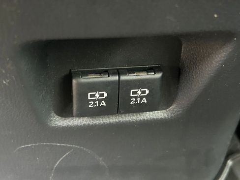 Used 2020 Toyota RAV4 XLE Premium FWD image 22