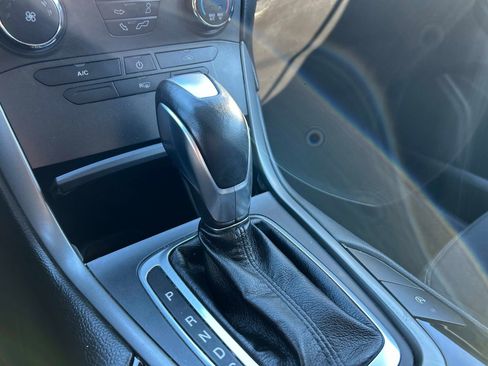 Used 2017 Ford Edge SE image 29