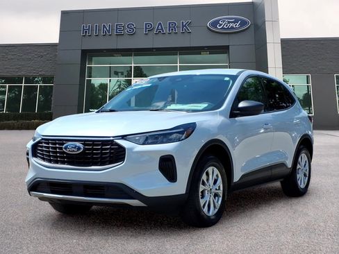 Used 2025 Ford Escape Active w/ Cold Weather Package AWD/4WD image 3