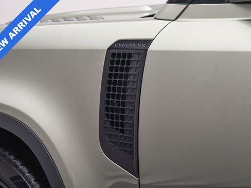 Used 2024 Land Rover Defender 110 S image 33