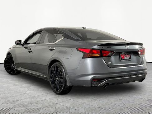 Used 2022 Nissan Altima 2.5 SR w/ Midnight Edition Package FWD image 4