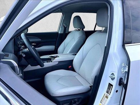 Used 2025 Toyota Grand Highlander FWD image 23