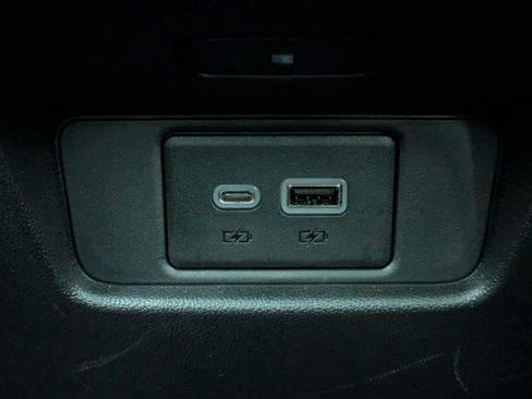 Used 2022 Cadillac XT6 Premium Luxury w/ Technology Package image 11