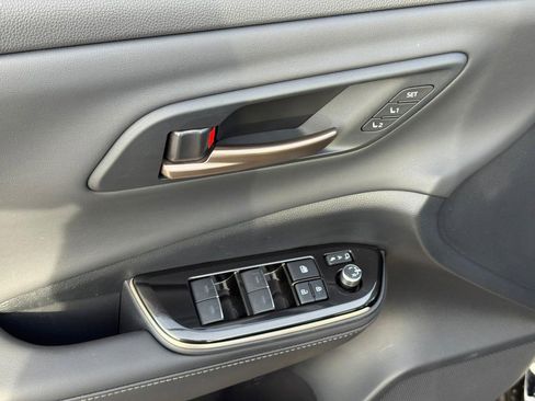 Certified 2025 Toyota Crown Signia Limited AWD (Natl) w/ Advanced Technology Package image 18