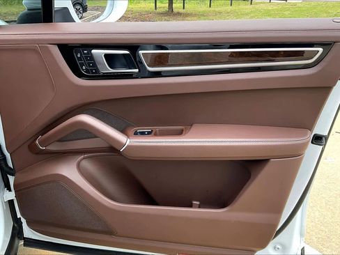 Used 2023 Porsche Cayenne image 22