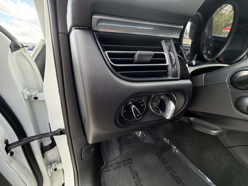 Used 2021 Porsche Macan w/ Premium Package AWD/4WD image 13