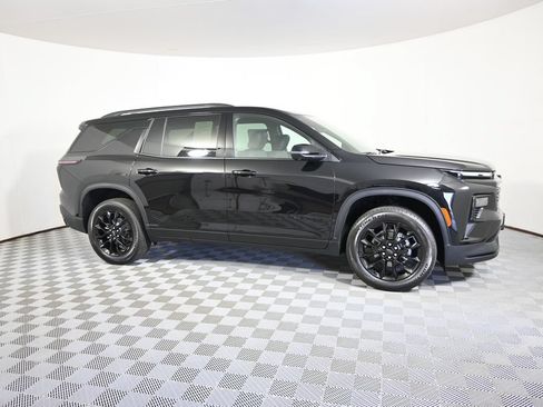 Used 2026 Chevrolet Traverse LT w/ Midnight/Sport Edition AWD/4WD image 8