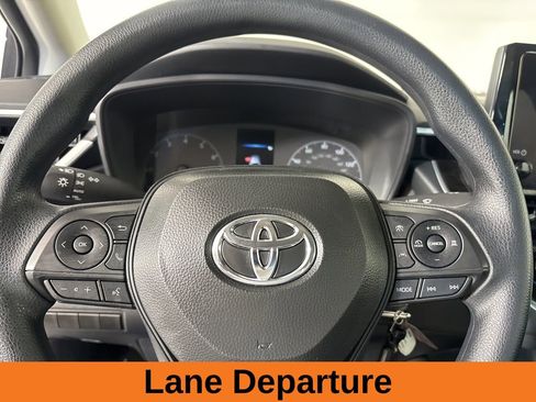 Used 2025 Toyota Corolla LE image 11