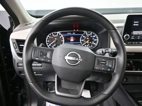 Used 2025 Nissan Rogue SV FWD image 31