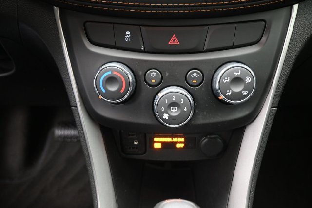 Used 2021 Chevrolet Trax LT w/ LT Convenience Package FWD image 9