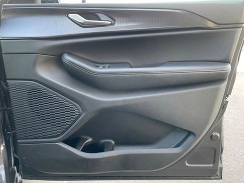 Used 2025 Jeep Grand Cherokee L Laredo image 28