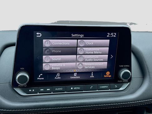 Used 2023 Nissan Rogue SV FWD image 9