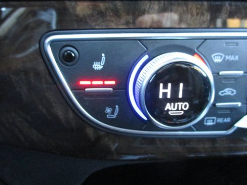 Used 2018 Audi Q7 3.0T Prestige w/ Prestige Package image 19