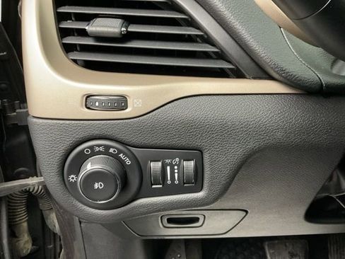 Used 2016 Jeep Cherokee Latitude w/ Cold Weather Group image 14