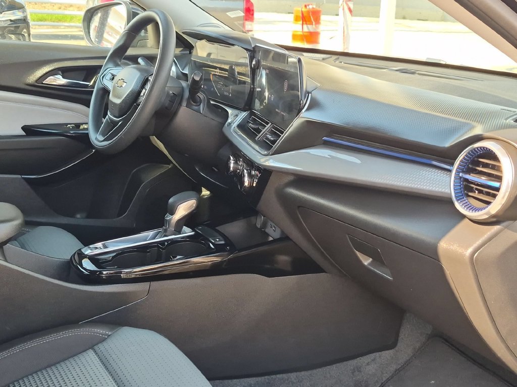 Used 2026 Chevrolet Trax LT FWD image 32