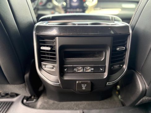 Used 2019 RAM 1500 Laramie AWD/4WD image 14