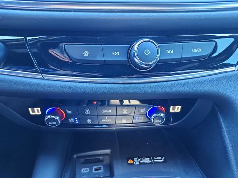 Certified 2024 Buick Enclave Avenir w/ Avenir Technology Package image 19