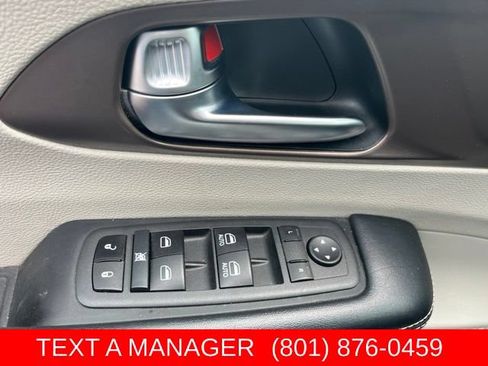 Used 2022 Chrysler Voyager LX FWD image 16