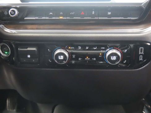 Used 2025 GMC Sierra 1500 SLT image 15