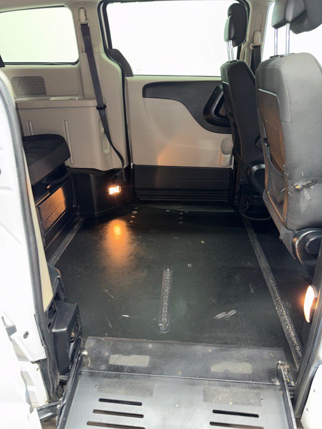 Used 2019 Dodge Grand Caravan SE FWD image 27