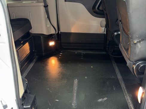 Used 2019 Dodge Grand Caravan SE FWD image 27