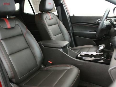 Used 2025 Chevrolet Trax RS w/ Driver Confidence Package FWD image 29