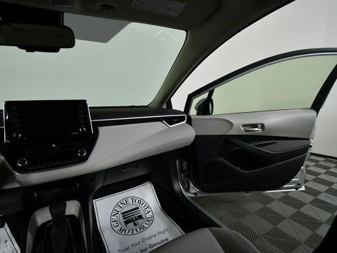 Used 2021 Toyota Corolla LE image 20