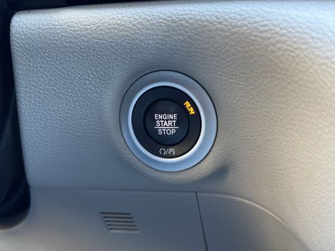 Used 2020 Chrysler Pacifica Limited image 6