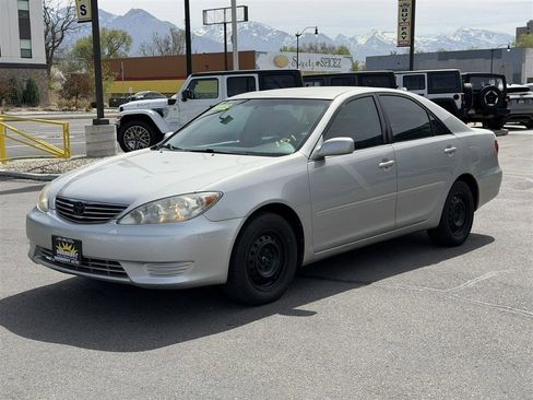 Used 2005 Toyota Camry LE image 3