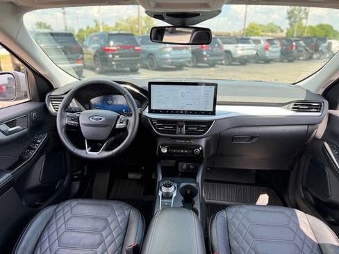 Certified 2024 Ford Escape Platinum w/ Premium Technology Package AWD/4WD image 2