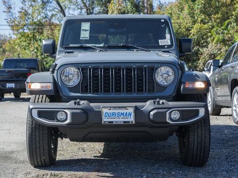 New 2025 Jeep Gladiator Sport w/ Premium Package image 2