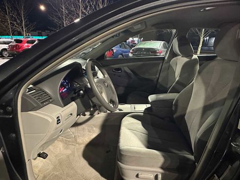 Used 2011 Toyota Camry LE image 20