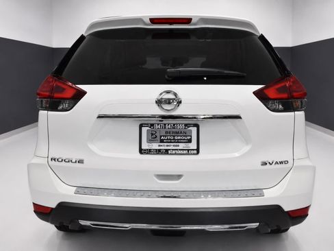 Used 2017 Nissan Rogue SV w/ Sun & Sound Touring Package AWD/4WD image 9