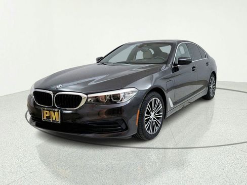 Used 2020 BMW 530e xDrive w/ Convenience Package image 3