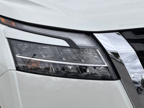 Used 2024 Nissan Pathfinder SL w/ SL Premium Package image 11