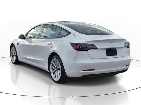 Used 2023 Tesla Model 3 Standard Range image 3