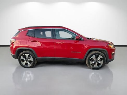 Used 2018 Jeep Compass Latitude w/ Popular Equipment Group FWD image 2