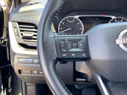 Used 2025 Nissan Rogue SV FWD image 25