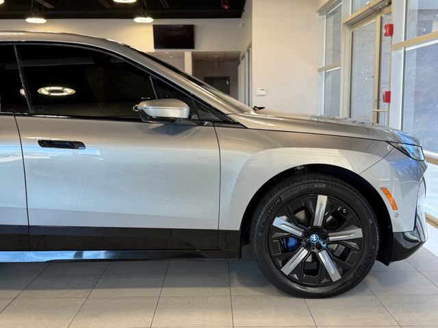 Used 2024 BMW iX xDrive50 w/ Sport Package AWD/4WD image 16