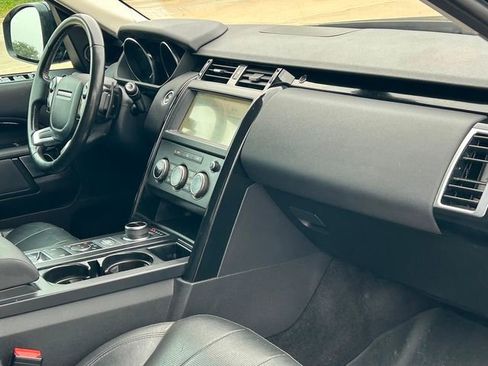Used 2019 Land Rover Discovery SE image 14